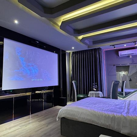 M&H Cinema Hotel Ho Chi Minh City Bagian luar foto