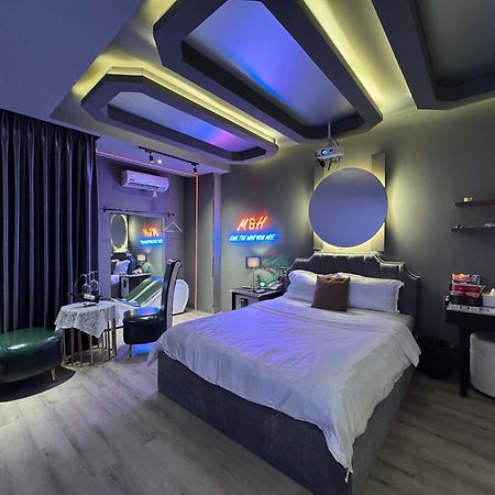 M&H Cinema Hotel Ho Chi Minh City Bagian luar foto