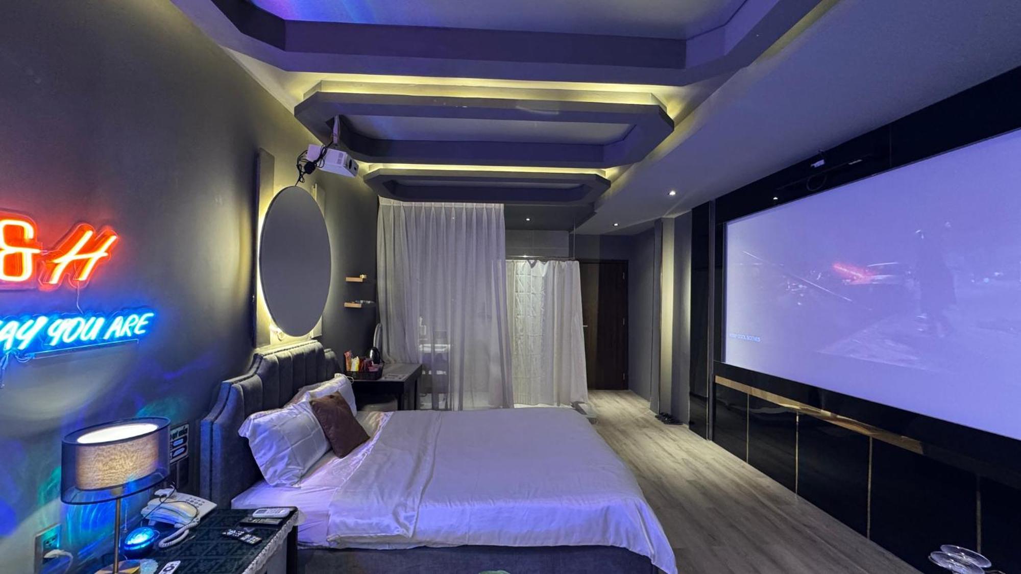 M&H Cinema Hotel Ho Chi Minh City Bagian luar foto