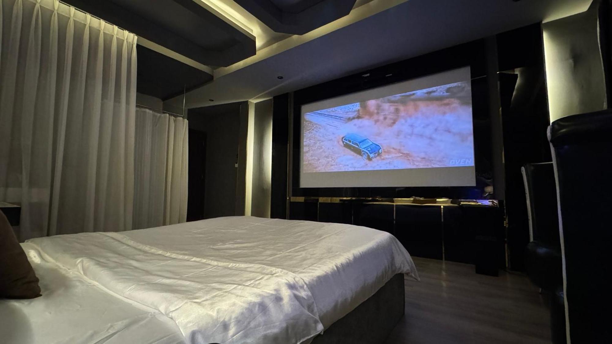 M&H Cinema Hotel Ho Chi Minh City Bagian luar foto
