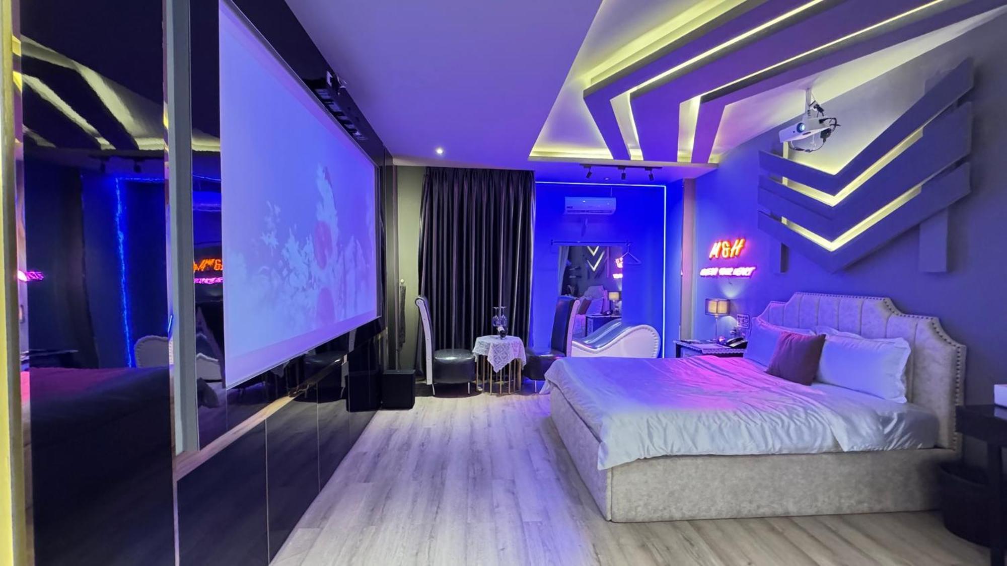 M&H Cinema Hotel Ho Chi Minh City Bagian luar foto