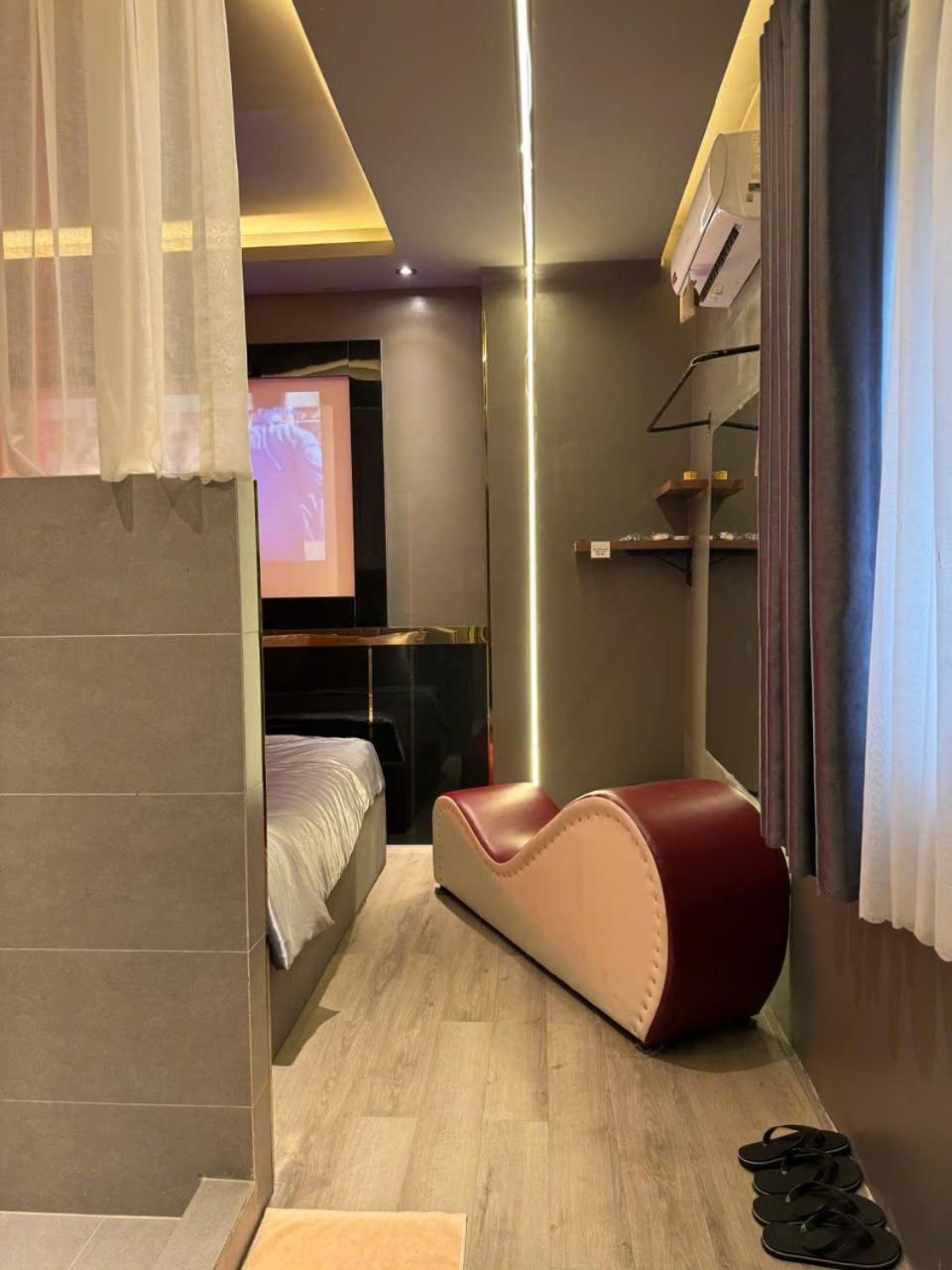 M&H Cinema Hotel Ho Chi Minh City Bagian luar foto