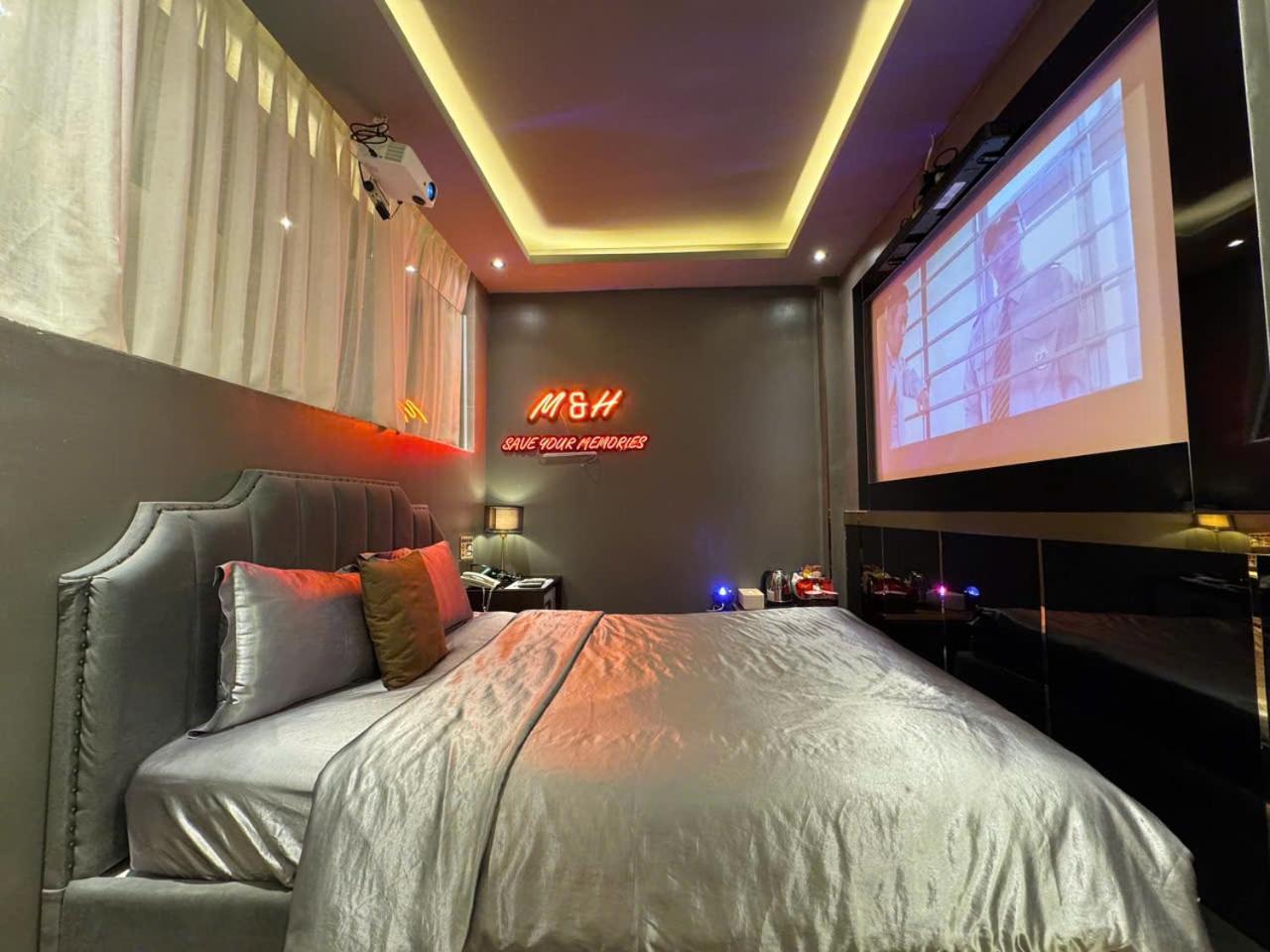 M&H Cinema Hotel Ho Chi Minh City Bagian luar foto