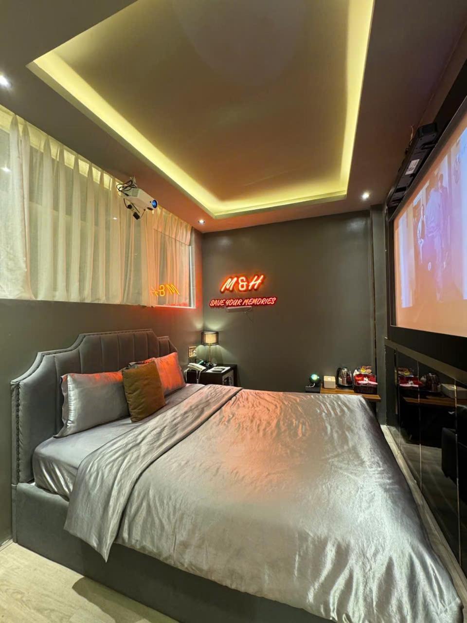 M&H Cinema Hotel Ho Chi Minh City Bagian luar foto
