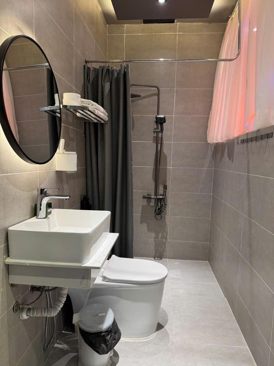 M&H Cinema Hotel Ho Chi Minh City Bagian luar foto