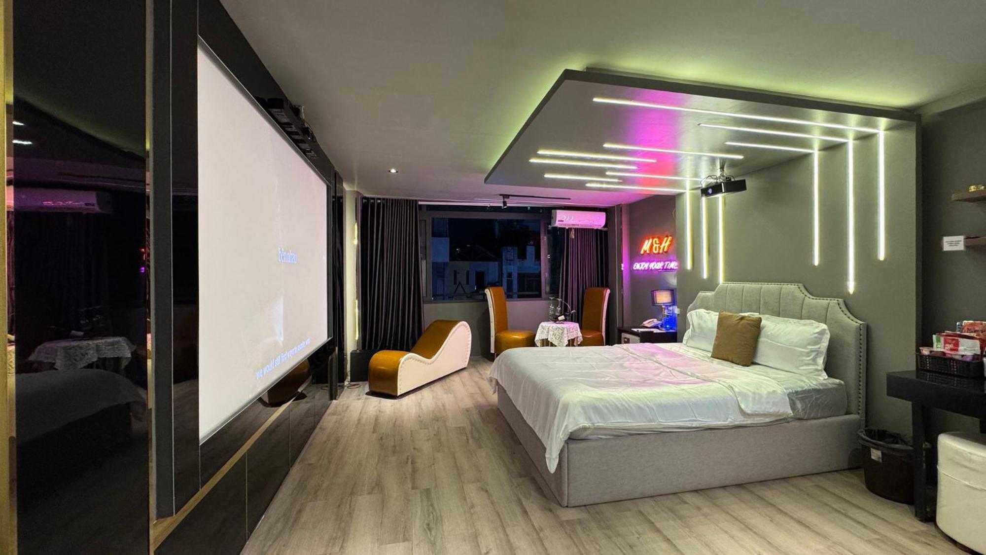 M&H Cinema Hotel Ho Chi Minh City Bagian luar foto