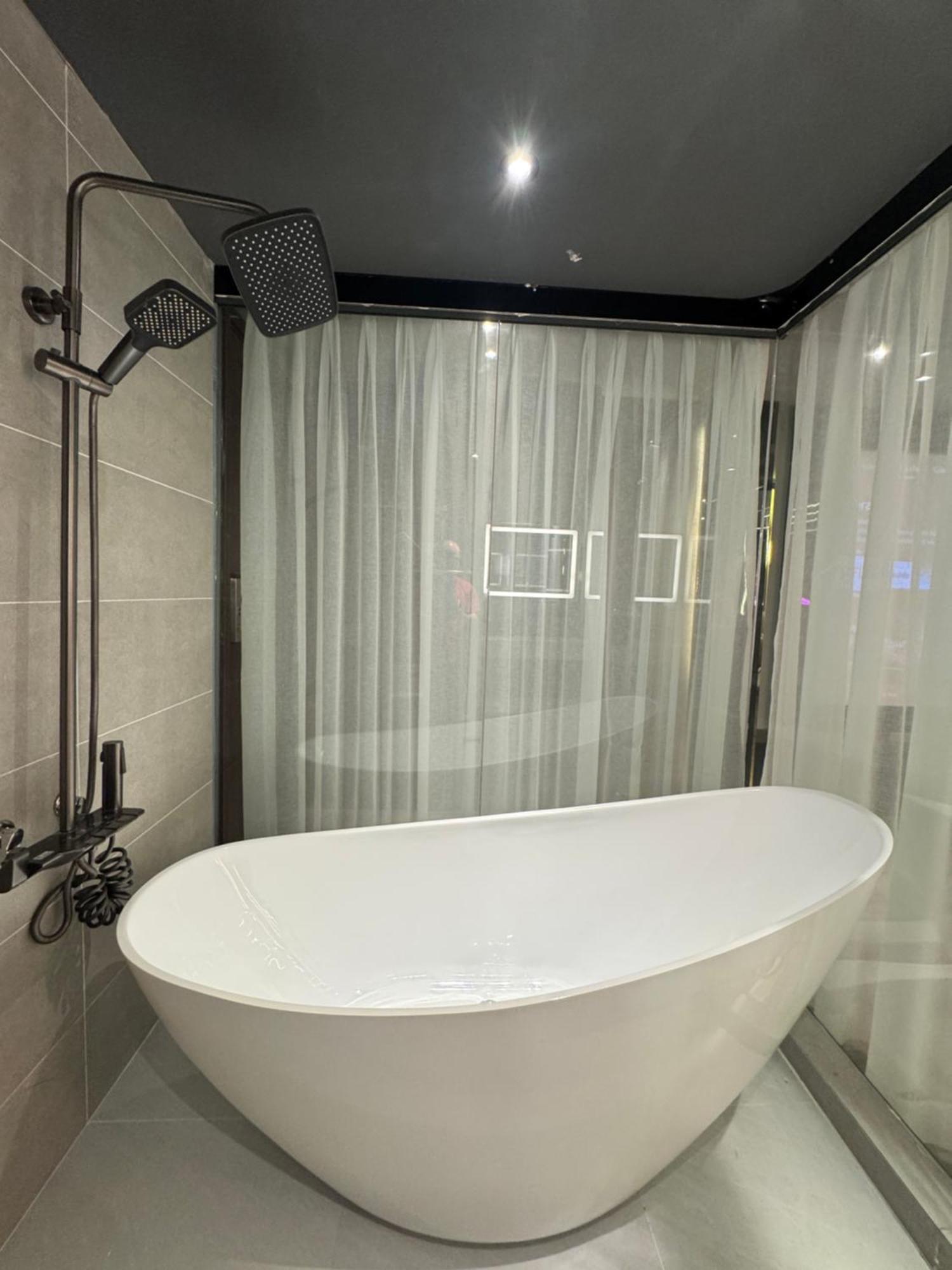 M&H Cinema Hotel Ho Chi Minh City Bagian luar foto