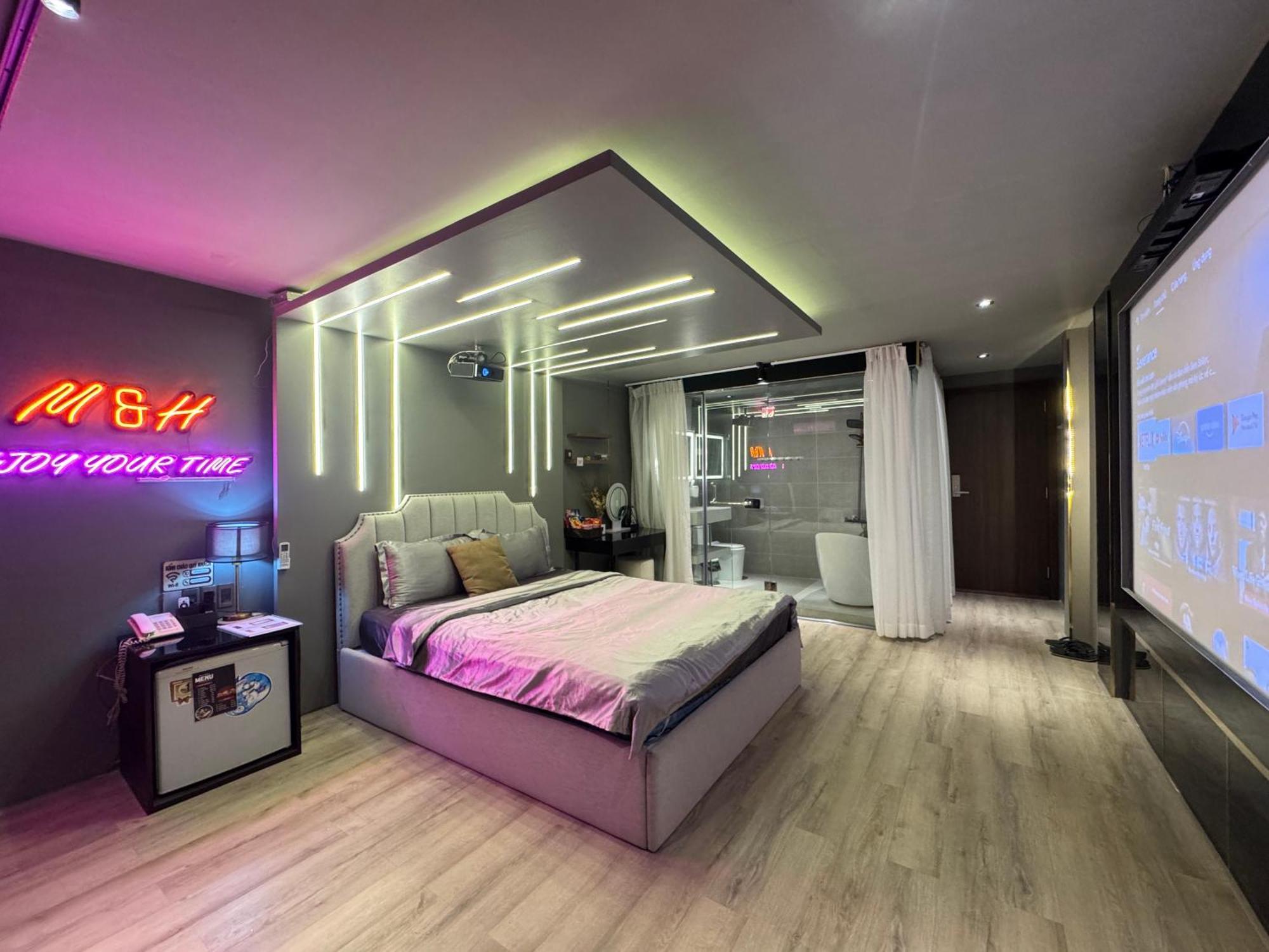 M&H Cinema Hotel Ho Chi Minh City Bagian luar foto